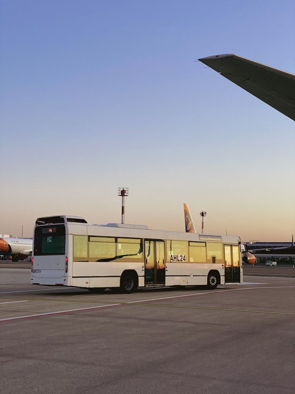 Antalya Havaş Bus vs VIP Transfer: Price & Comfort Comparison 2026